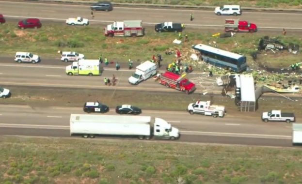 Жестока катастрофа с автобус в САЩ, 7 загинали и около 50 ранени (видео)