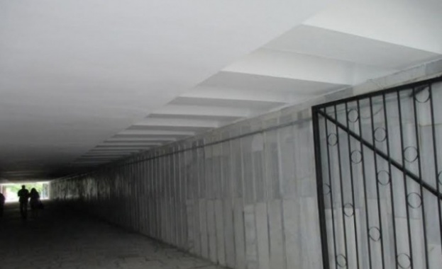 Метална решетка се стовари върху дете в подлез във Варна 