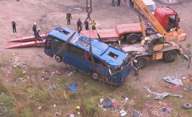 Шофьорът на катастрофиралия край Своге автобус не помни нищо, още е в шок  