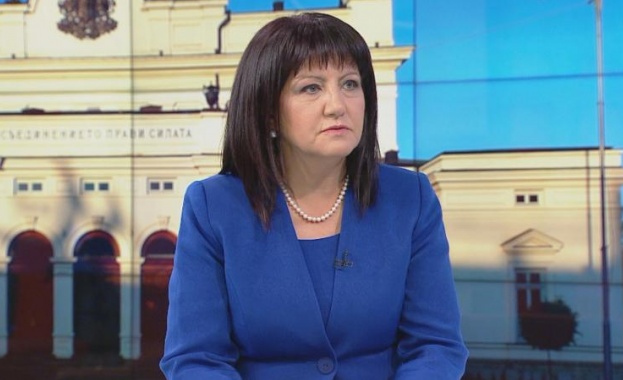 Караянчева: По правилник депутатите получават пари и без да работят