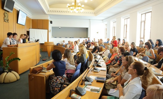 Масовото тестване на учителите за Covid 19 започва днес 25