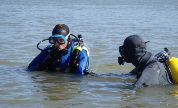 Флотилия бойни и спомагателни кораби ВМС e домакин наводолазното