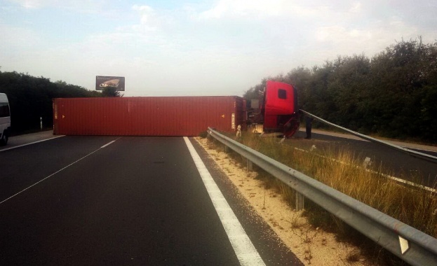 Катастрофа блокира трафика по АМ "Хемус" в посока Варна 