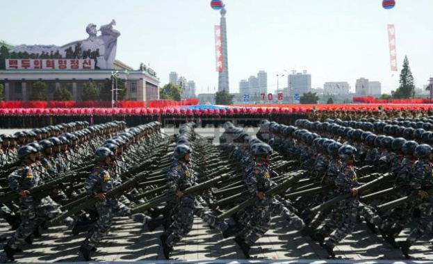 10 000 военни участват в парада по случай 70-ата годишнина от основаването на Северна Корея