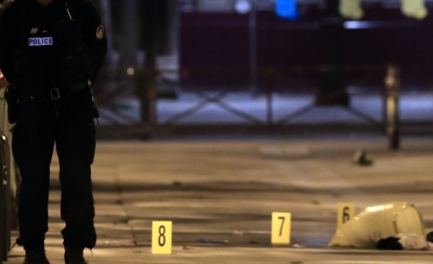 Четирима убити при нападение срещу полицаи в Париж