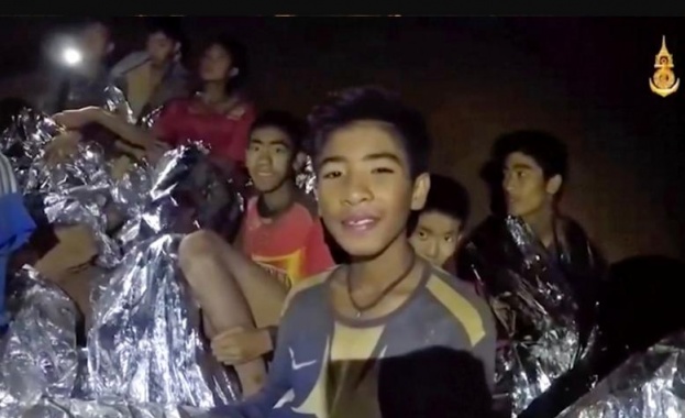 Снимат мегапродукция за спасяването на момчетата от пещерата в Тайланд