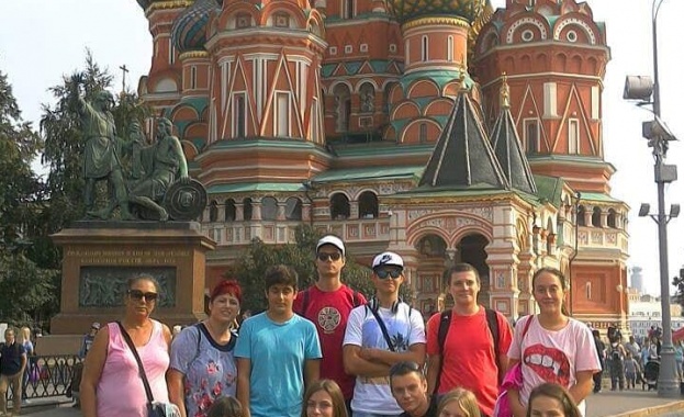 Наградени ученици в Международен ученически конкурс  „Заедно в XXI век“ посетиха Москва