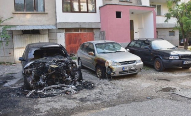 Запалиха колата на шефа на Районния съд във Враца Запалиха колата на шефа на Районния съд във Враца
