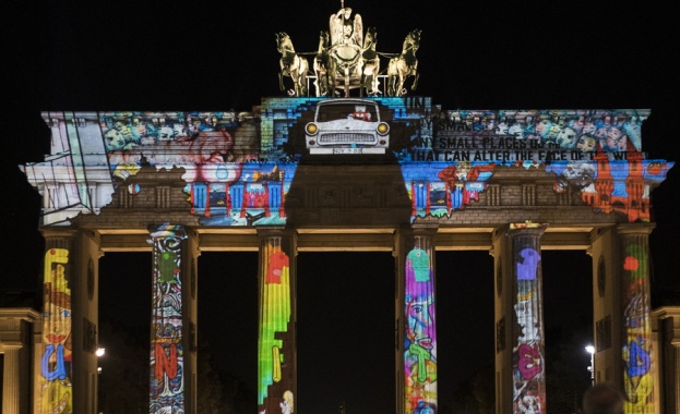 Българи трансформират фасадите на три от най-известните сгради в Берлин