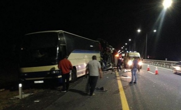 5 души загинаха, а над 20 са ранени при тежка автобусна катастрофа в Русия