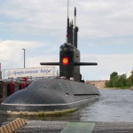 Русия пусна новата ядрена подводница "Кронщад" (ВИДЕО)