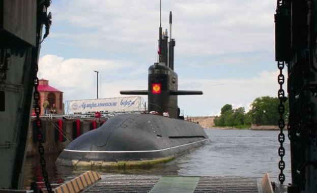 Русия пусна новата ядрена подводница "Кронщад" (ВИДЕО)