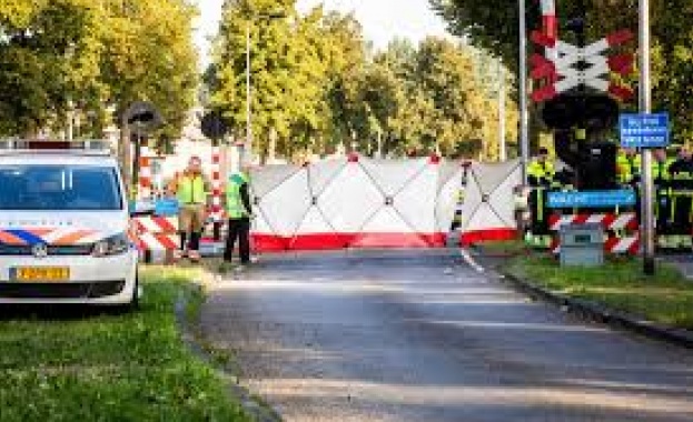 4 деца загинаха, след като влак удари товарен велосипед в Холандия