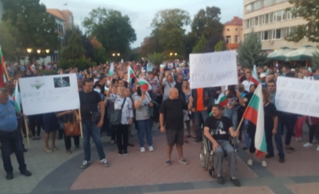 Нов протест на работниците от заводите на Стайков край Карнобат