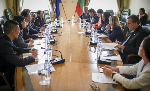 Министър Павлова обсъди провеждането на втора среща от формата „16+1“ с китайска делегация