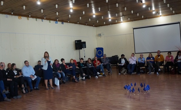 Методът "Фамилни групови конференции" за подкрепа на деца и семейства обсъждат на международна среща в София