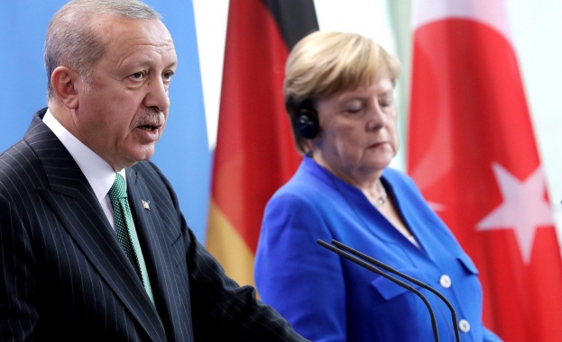 Меркел отказа на Ердоган да обяви гюленистите за терористи 