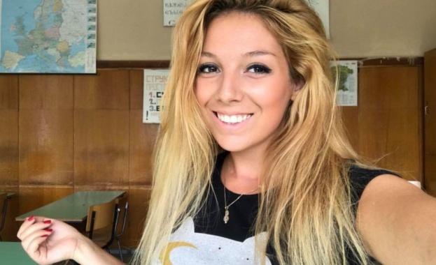  Млада и красива учителка разобличи системата 