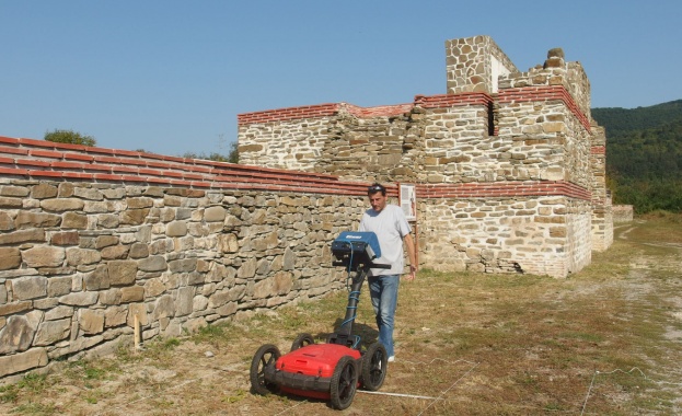 Откриха нова крепостна стена при римския укрепен лагер Состра до Троян
