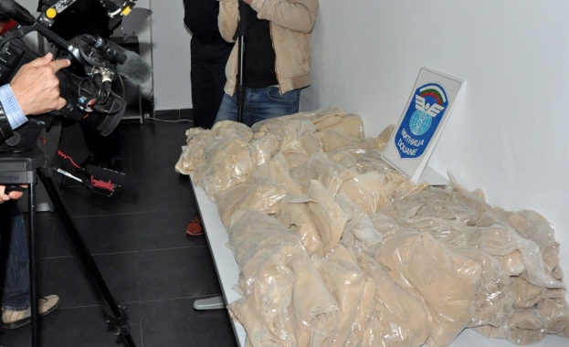 Показаха заловената рекордна пратка хероин за 46 млн. лева (снимки)