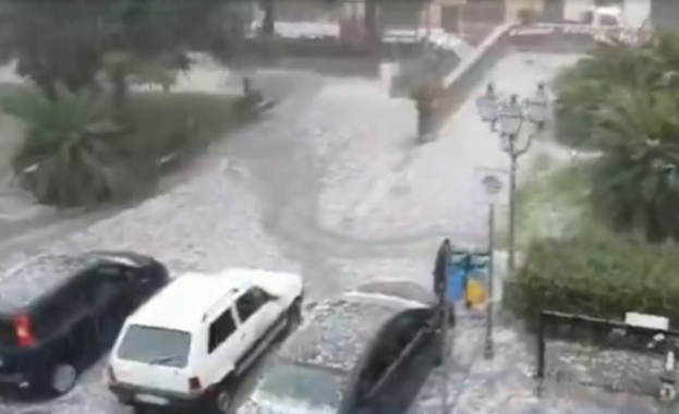 Градушка и силен снеговалеж удари части от Италия