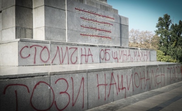Вежди Рашидов: Който надраска паметник е престъпник