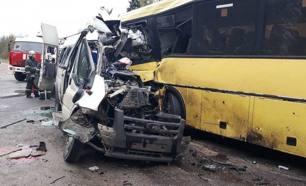 13 са загинали в тежката катастрофа близо до Твер (видео)