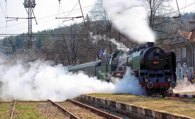 Атракционен влак по повод 130 години от създаването на БДЖ ще пътува между София и Плевен