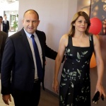 Президентът и първата дама кумуваха на влюбени от екипа си