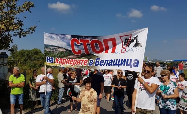 Жители на Белащица и съседни села на протест срещу добива на инертни материали