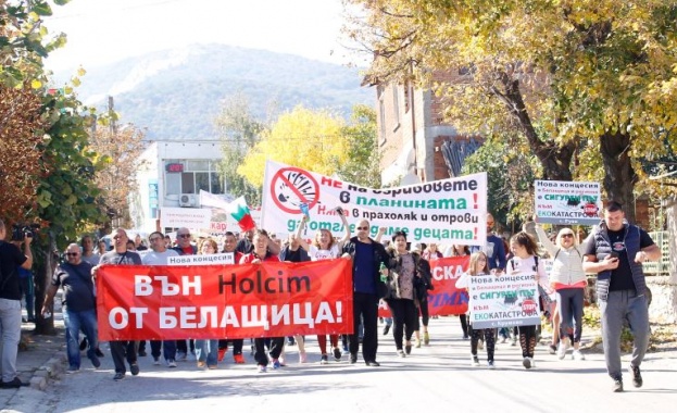 Белащица отново излезе на протест под наслов „СТОП на КАРИЕРИТЕ в БЕЛАЩИЦА“