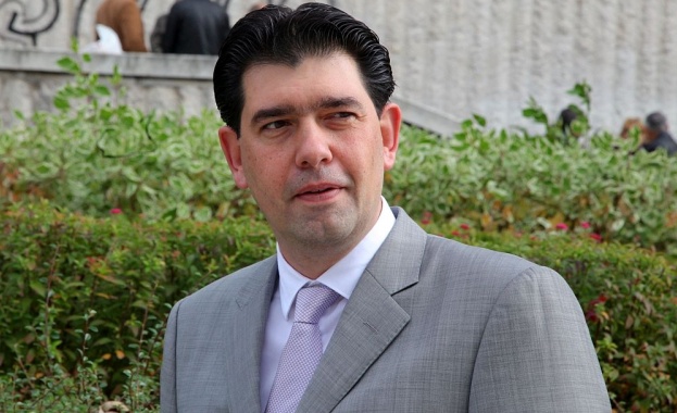 Иван Таков: Време е ГЕРБ да си сменят слогана с "Градим скъпо и некачествено"