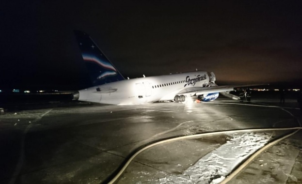 Самолет е излязъл от пистата при кацане в руския град Якутск, има ранени