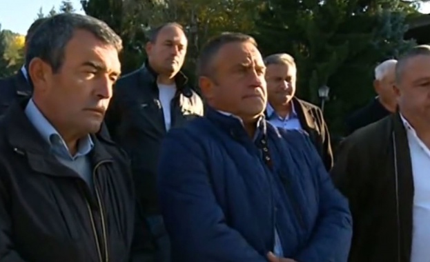 Протестът на кметовете се отменя, Борисов ще се срещне с тях в понеделник
