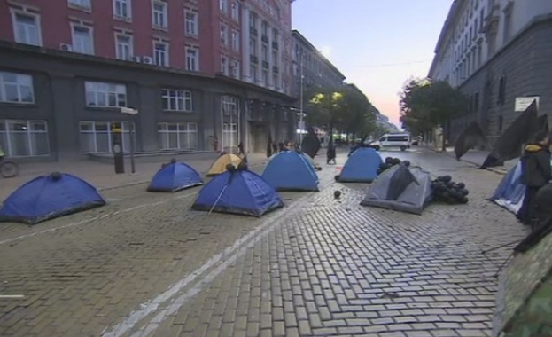 Палатковият лагер на майките остана на булевард „Дондуков” 