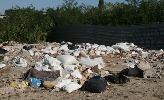 Незаконно сметище изникна край варненското село Осеново
