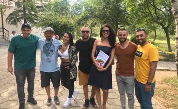 Дичо, Теди Кацарова и хип-хоп квартет се обявиха срещу агресията в училище (видео)