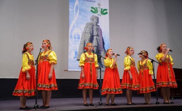 Отличиха Грета Ганчева със "Златна лира" за дългогодишна творческа дейност