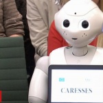 Робот в парламента предизвика шеги по адрес на премиера „Мейбот“