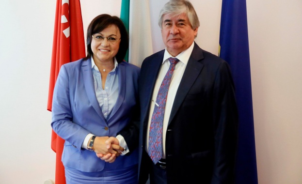 Председателят на БСП Корнелия Нинова се срещна на "Позитано" 20 с посланика на Русия