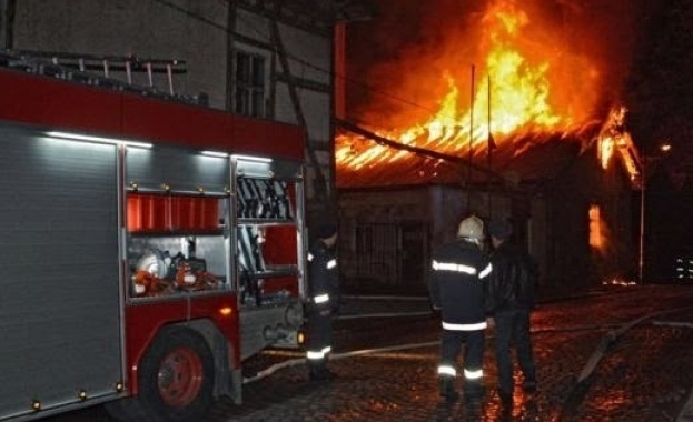Русенец загина при пожар в кооперация, 3-ма души са в болница