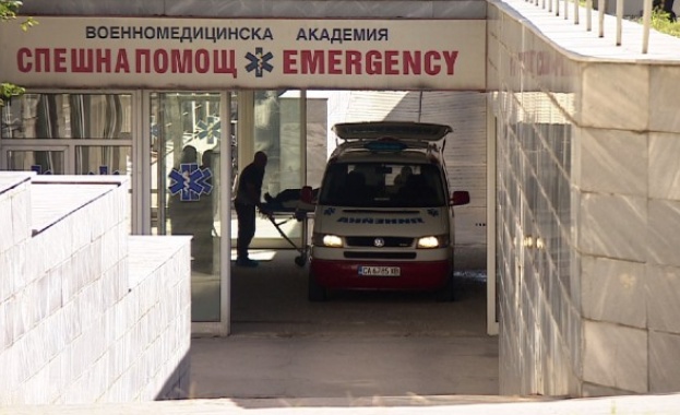 Все още е с опасност за живота жената, прегазена от автобус №204 в София