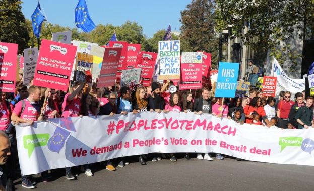 Стотици хиляди на поход срещу Brexit в Лондон 