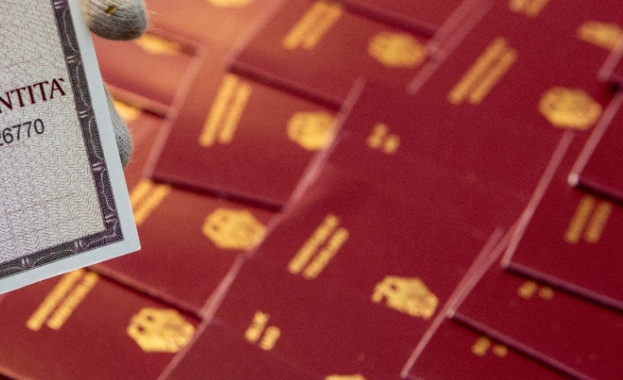 В Холандия издадоха първи полово неутрален паспорт