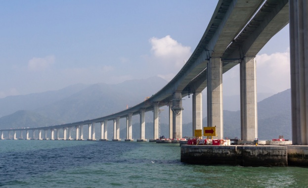 Китай открива 55-километров мост