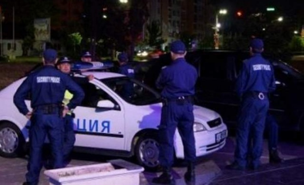 Млад мъж рани 3 жени и дете в София и се барикадира в дома си