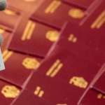 В Холандия издадоха първи полово неутрален паспорт