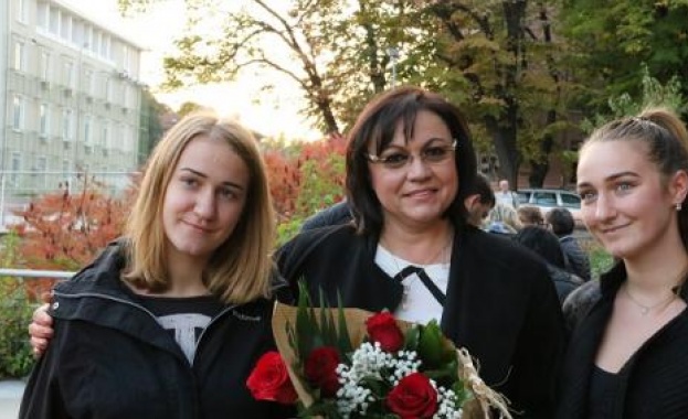 Корнелия Нинова: Борисов избра властта пред майките