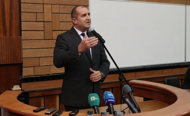 Румен Радев призова за политическа среда, която да осигури реална и ефективна представителност на гражданите в управлението