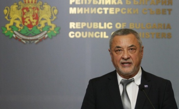 Парламентът трябва да гласува оставката на Валери Симеонов